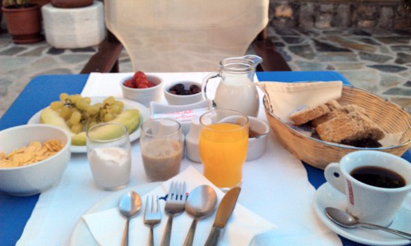 Breakfast at the Mistral, Hydra