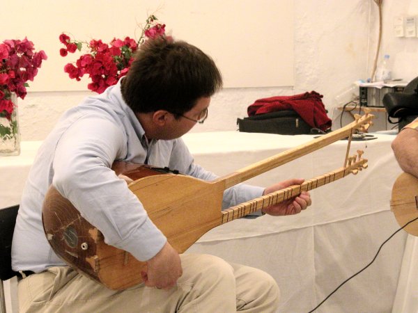 Cenk Guray with his double necked saz