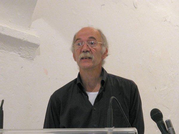 Ed Emery presenting the paper by Alberto Nar